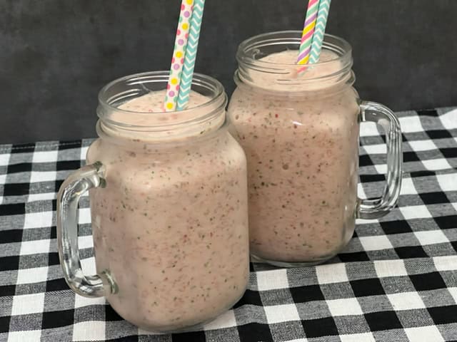 This Breakfast Smoothie Recipe is a great way to start your day. It is full of healthy ingredients and tastes yummy. #Breakfast #HealthyBreakfast #Smoothies