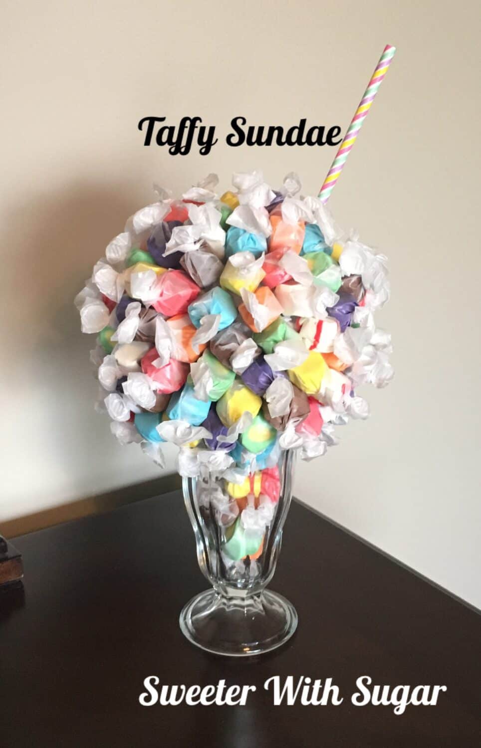 Taffy Sundae is a simple, cute and fun craft that is perfect for gifts, holidays and centerpieces. #GiftIdeas #EasyCrafts #TaffySundae #Easter #MothersDay #Graduation #TeenGifts