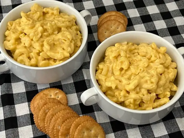 Easy Slow Cooker Mac and Cheese is a quick recipe for creamy mac and cheese. #ComfortFood #EasyDinnerIdeas #SlowCooker #Crockpot #SimpleRecipes #PastaRecipes #FamilyRecipes #KidFriendly