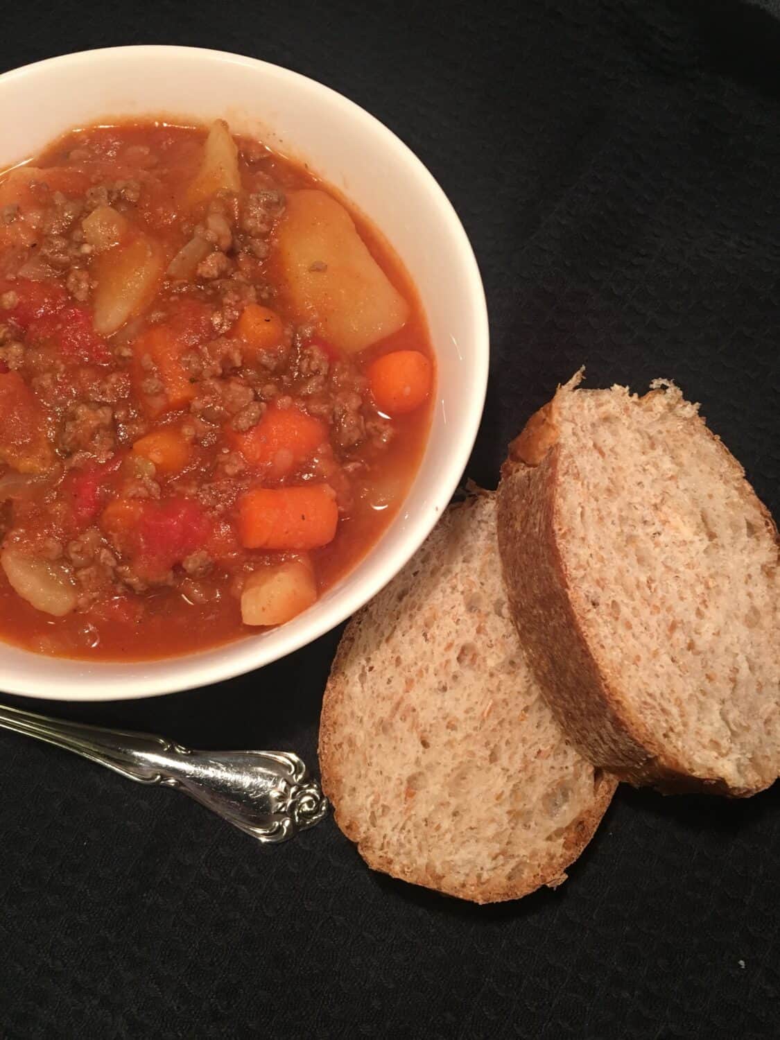 An easy Ground Beef Vegetable Soup Recipe.