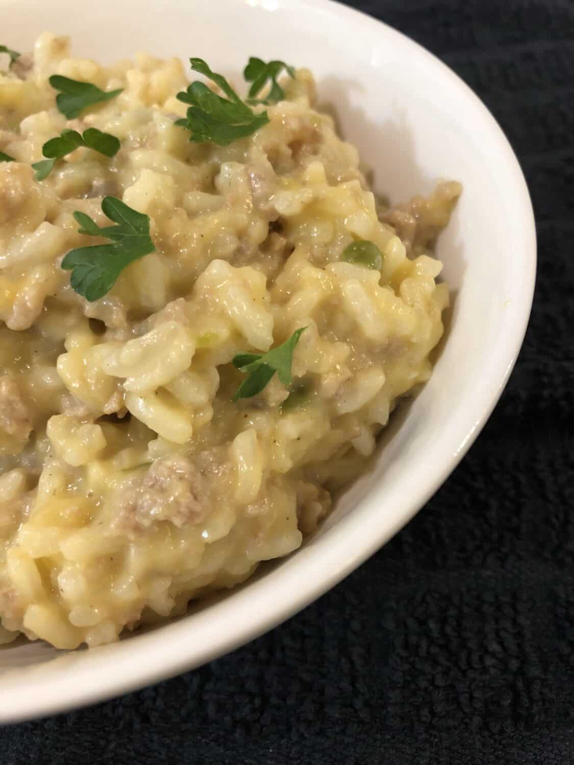 Here is another one pan dinner you are going to love! They really just make weeknights that much easier! This One Pan Turkey and Rice Skillet it so easy!