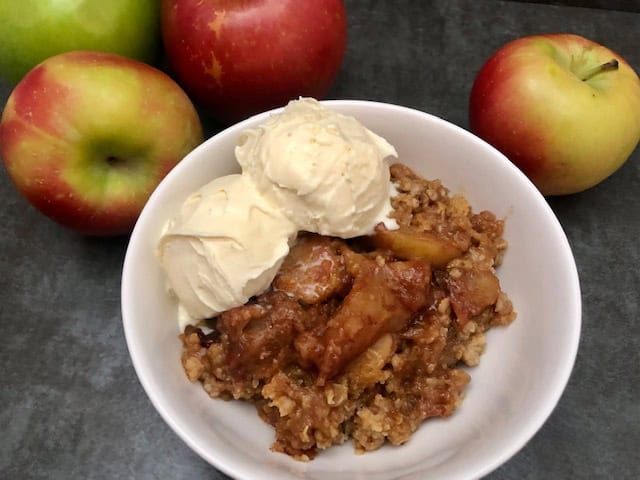Slow Cooker Apple Crisp | Easy Dessert Recipes, Fall Desserts