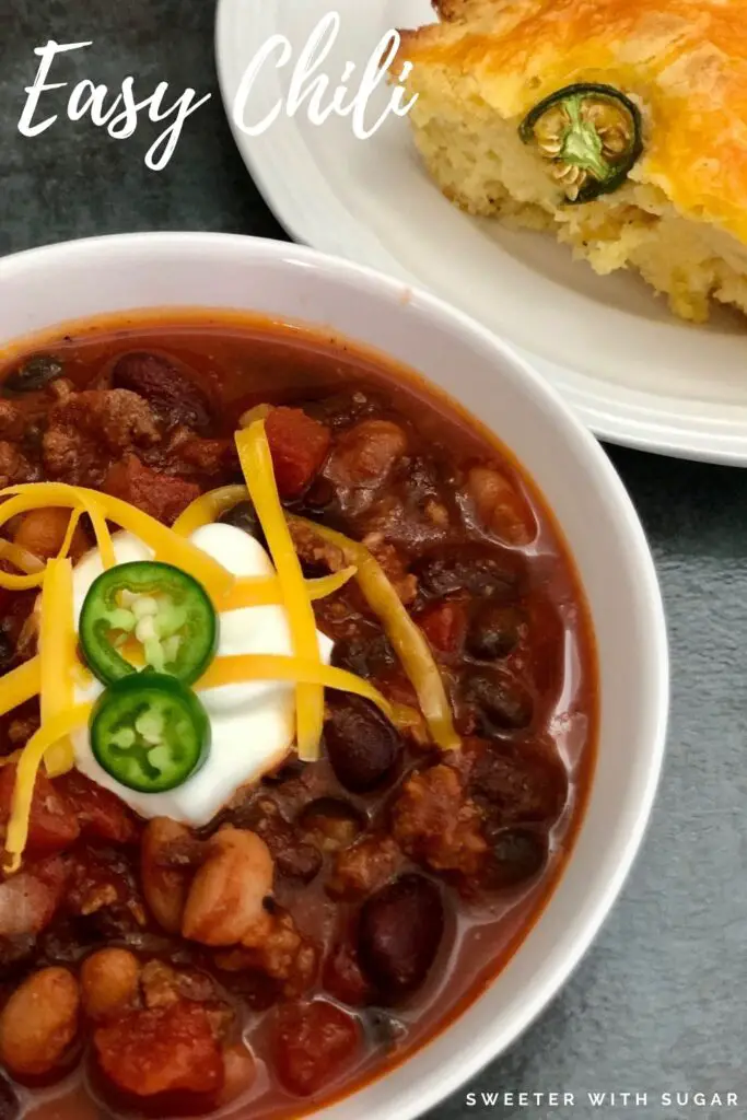 Easy Chili is a simple and delicious chili recipe. This chili recipe is perfect for cool fall nights. #Chili #EasyDInnerIdeas #Fall #ComfortFood
