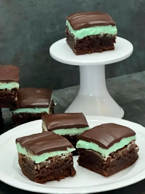 Classic Chocolate Mint Brownies are easy to make. The mint frosting with the moist brownie and the chocolate ganache go perfectly together! #Recipes #Brownies #Mint #HolidayRecipes #DessertRecipes #MintBrownies #StPatricksDay #ClassicRecipes
#ChocolateGanache