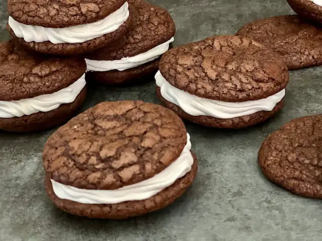 Creme Filled Brownie Cookies or Homemade Oreos are super simple to make and taste fantastic. The creme filling is so creamy and sweet-yum. #Oreos #HomemadeOreos #Brownies #CremeFilling #Cookies #Desserts #EasyRecipes