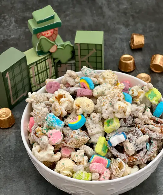 Saint Patrick's Day Snack Mix is a fun holiday recipe the kids will love. It is full of yummy flavors and colors. #StPatricksDay #SnackMix #LuckyCharms #RiceChex #CandyMelts #Popcorn #Pretzels #Rolos #HolidayRecipes