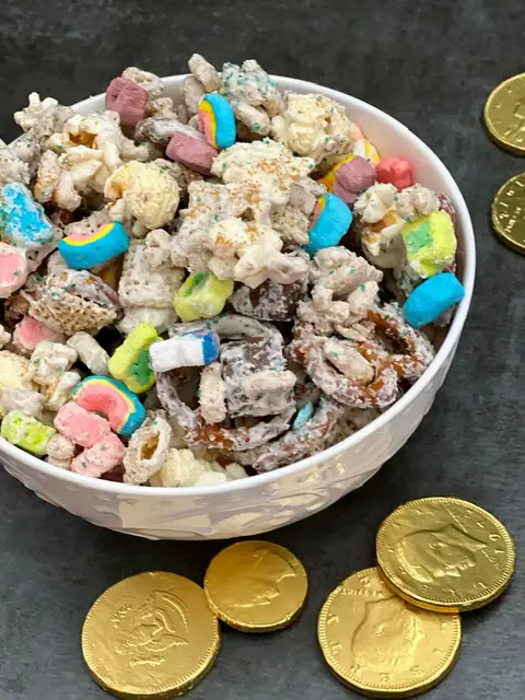 Saint Patrick's Day Snack Mix is a fun holiday recipe the kids will love. It is full of yummy flavors and colors. #StPatricksDay #SnackMix #LuckyCharms #RiceChex #CandyMelts #Popcorn #Pretzels #Rolos #HolidayRecipes