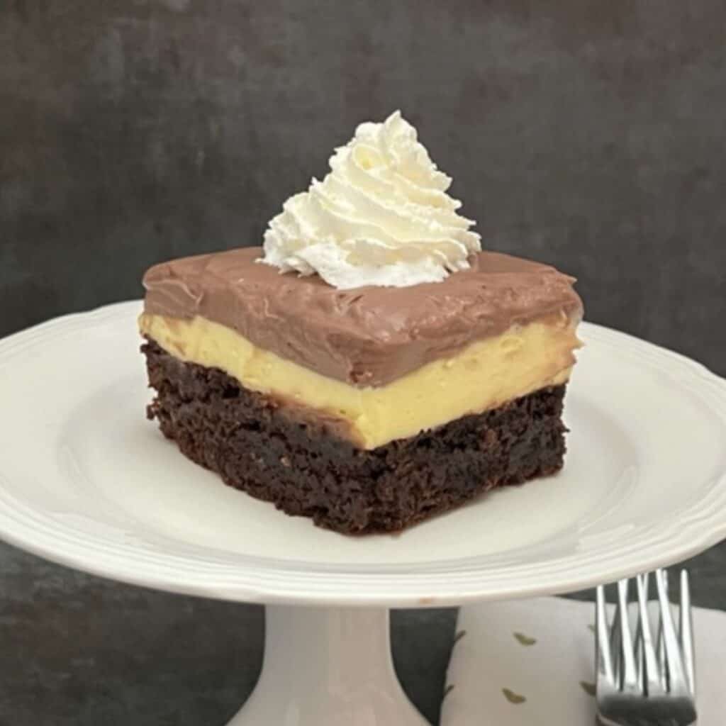 Brownie Bottom Satin Pie Dessert is a delicious dessert recipe with vanilla and chocolate flavors. #Desserts #Chocolate #Vanilla #SatinPie #Brownies #ChocolateSatinPie #JellOPudding #CoolWhip