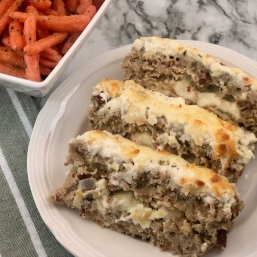Chicken Bacon Ranch Meatloaf is a yummy Meatloaf recipe that is perfect or any night of the week. It is easy and a great comfort food recipe. #Meatloaf #Homemade #MeatloafRecipes #ChickenRecipes #ComfortFoodRecipes #BaconRecipes #Ranch #GroundChicken #DinnerRecipes