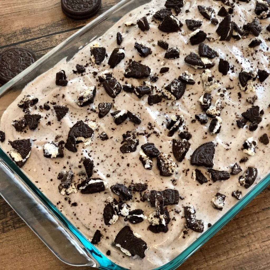 Cookies and Creme Cake is an easy and delicious dessert recipe. The crushed Oreos make this a perfect cake recipe. #Cake #Oreos #DessertRecipes #ChocolateCake #OreoCake
