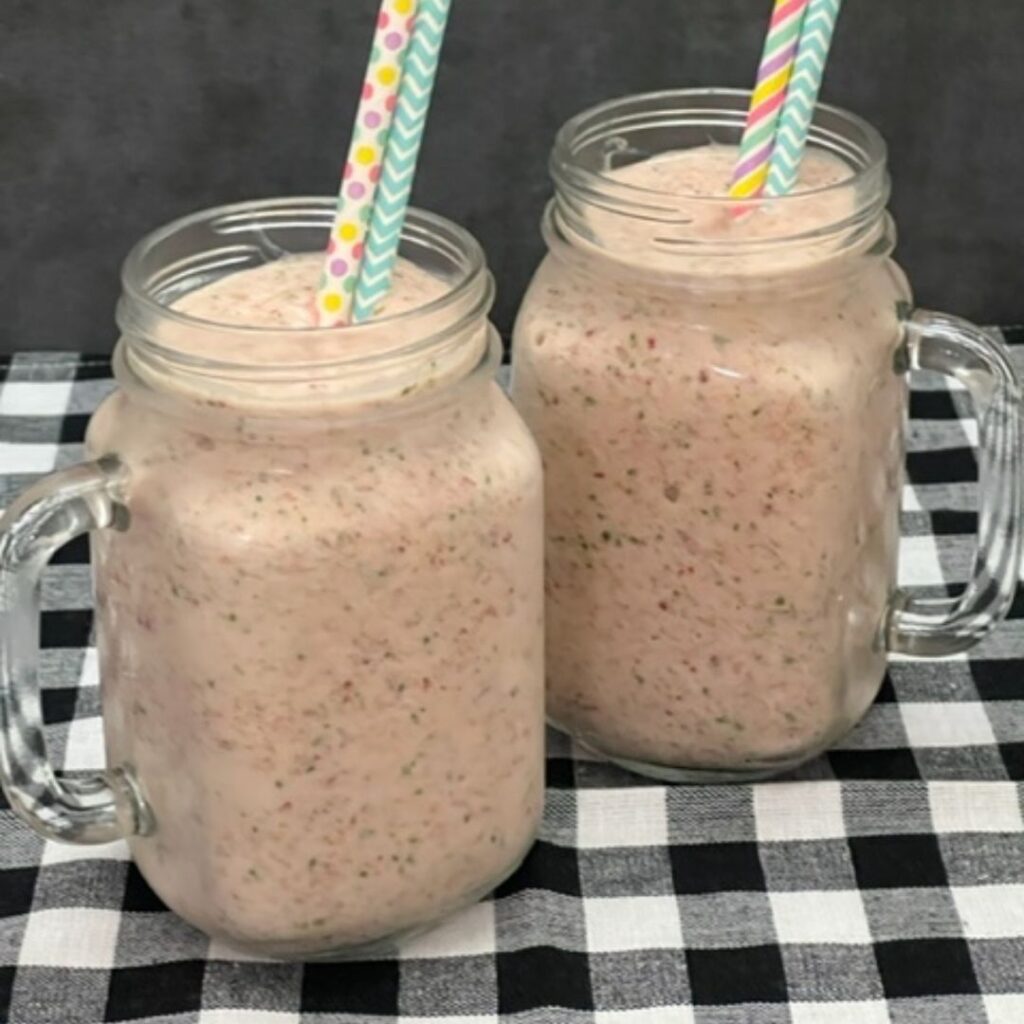 This Breakfast Smoothie Recipe is a great way to start your day. It is full of healthy ingredients and tastes yummy. #Breakfast #HealthyBreakfast #Smoothies #Strawberries #EasyRecipes #protein powder