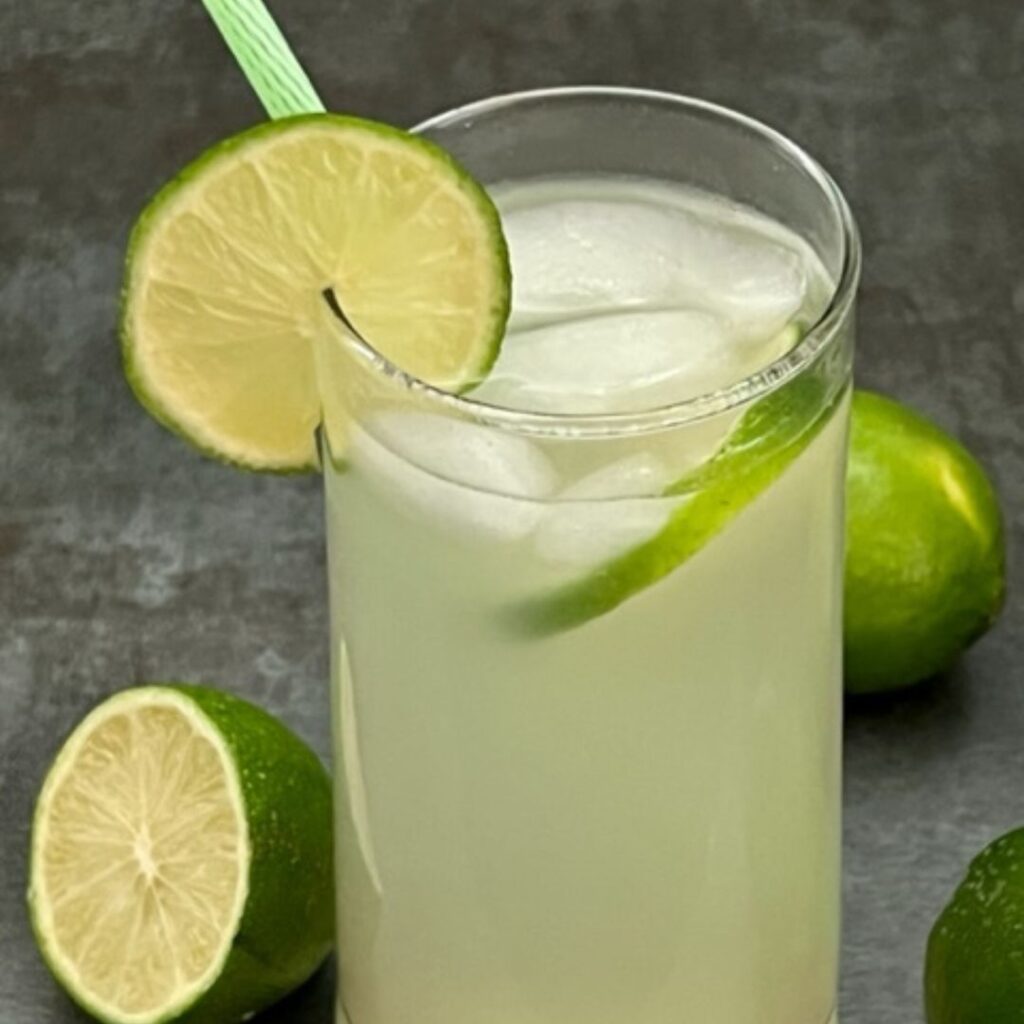 Limeade is a simple beverage recipe that is sweet, tart and refreshing. #Limeade #Beverage #FreshSqueezedLimeade #SummerDrinks
#SummerBeverages