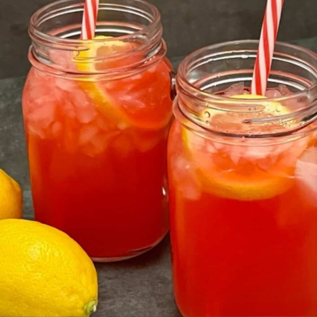 Sparkling Raspberry Lemonade is a super simple beverage recipe that tastes great and is perfect for summer. #Beverages #Lemonade #RaspberryLemonade #SummerDrinks #EasyRecipes