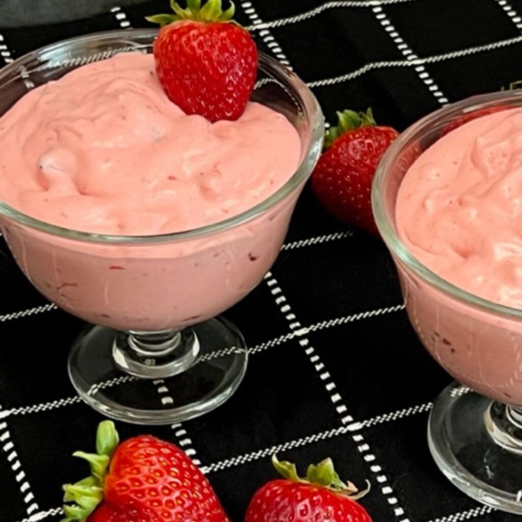 Strawberry Cheesecake Jell-O Salad is a simple, delicious Jell-O fruit salad recipe. This recipe uses fresh strawberries. #JellO #JellOSalads #Strawberries #FruitSalads #SummerSalads #Cheesecake