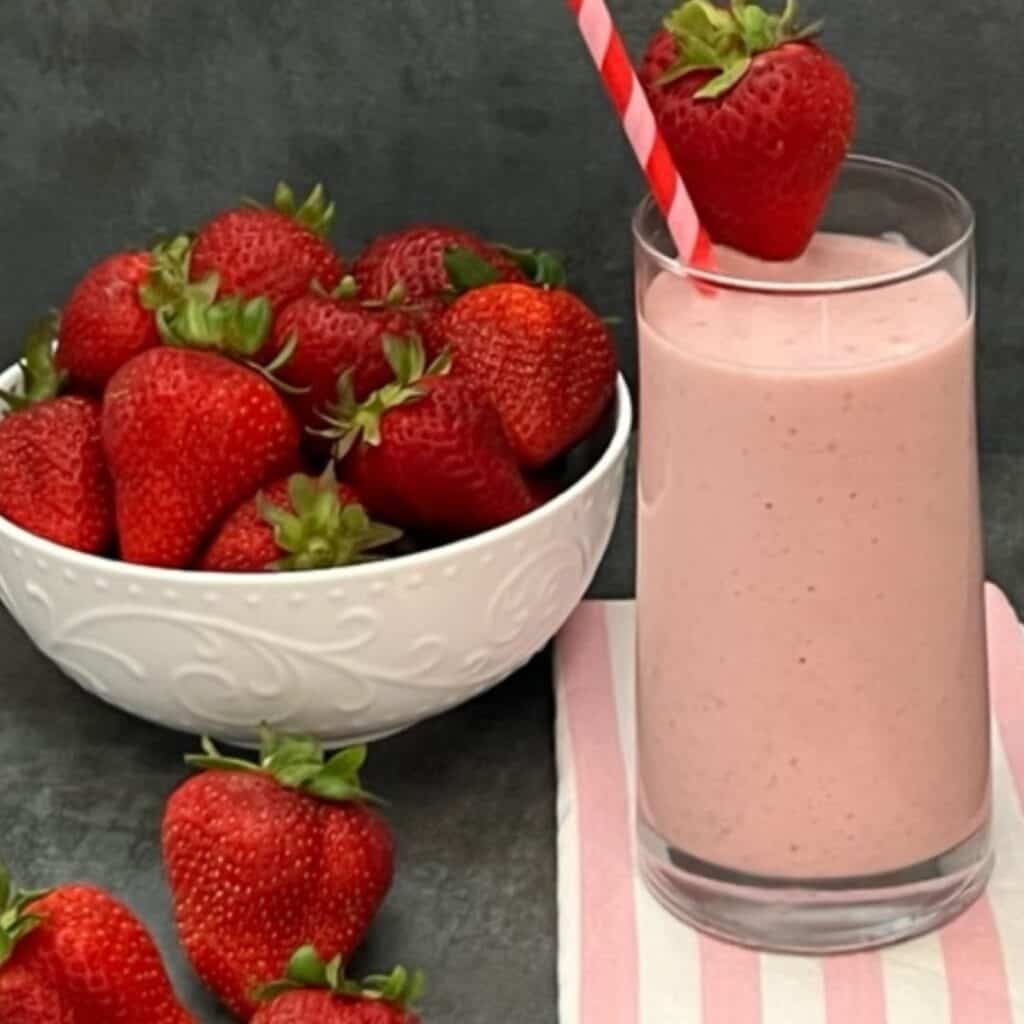 Strawberry Smoothie is a delicious and refreshing drink recipe made with healthy ingredients you will feel good about drinking. Smoothies are great for breakfast! #Smoothies #BreakfastDrinks #FrozenBeverages #DrinkRecipes #Protein Powder