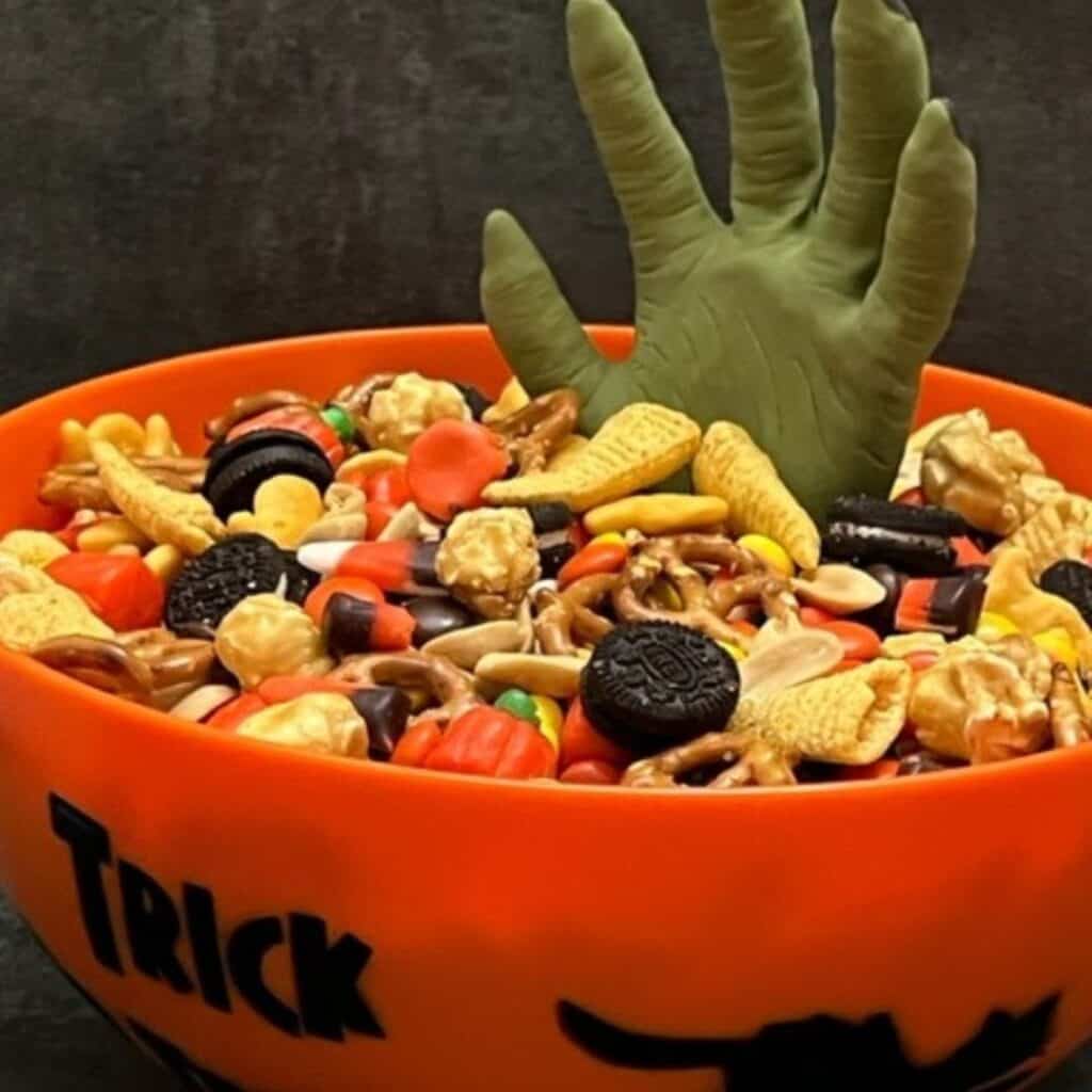 Fall Snack Mix is a fun and yummy snack mix that has everything you need-chocolate, sweet, salty and crunchy! #SnackMix #PartyIdeas #ChexMix #FallRecipes #FallSnackMixes #HalloweenSnackMix #ThanksgivingSnackMix