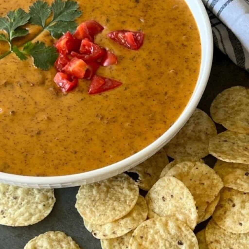 Classic Chili Cheese Dip is a simple dip that is perfect for parties or game nights. This dip just takes three ingredients and just 10 minutes. #ClassicDips #CheeseDips #ChiliCheeseDip #DipRecipes #Chili 