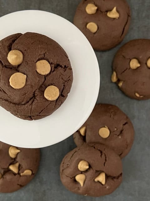 Chocolate Peanut Butter Cookies are a super easy cookie recipe with Reese's Peanut Butter Chips. They make a small batch and are perfect for any time you are craving cookies. #Cookies #Chocolate #PeanutButter #CakeMixCookies #EasyCookieRecipe