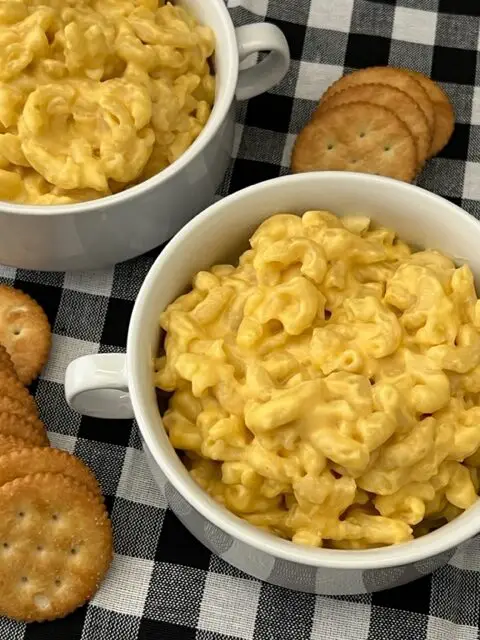 Easy Slow Cooker Mac and Cheese is a quick recipe for creamy mac and cheese. #ComfortFood #EasyDinnerIdeas #SlowCooker #Crockpot #SimpleRecipes #PastaRecipes #FamilyRecipes #KidFriendly 