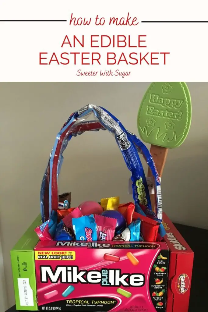 Edible Easter Basket is a fun gift for family, friends, or neighbors for Easter. They are easy to make gift, too. #Easter #Candy #Holiday #FamilyFun #Treats #SimpleCraftIdeas