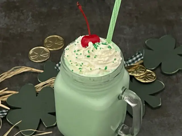 Copycat McDonald's Shamrock Shake is the perfect blend of vanilla ice cream and mint flavor. This shake recipe makes a smooth and creamy dessert beverage. #CopycatMcDonaldsShamrockShake #CopycatRecipes #ShamrockShake #MintShake #StPatricksDayRecipes ##Milkshakes