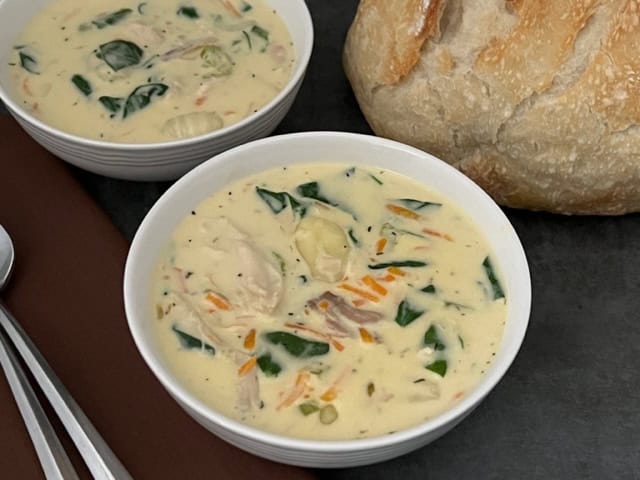 Chicken Gnocchi Soup is a delicious creamy comfort food recipe. This soup is filled with chicken, veggies and potato gnocchi. #OliveGardenCopyCatRecipes #SoupRecipes #Chicken #DinnerRecipes #Soup #ChickenSoup #CreamSoups