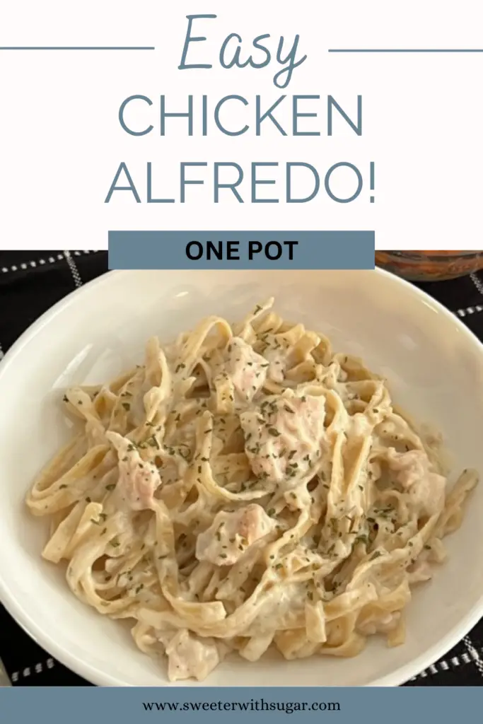 This Easy Chicken Alfredo recipe can be made in one pot. All of the ingredients just might be in your kitchen right now. #PantryRecipes #ChickenAndPastaRecipes #OnePotMeals #ChickenAlfredoRecipes #EasyWeeknightDinners