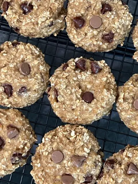 Banana, Oatmeal, and Applesauce Breakfast Cookies are an easy breakfast you can eat on the go. They are healthy and delicious. #BreakfastOnTheGo #BreakfastCookies #OatmealBananaBreakfastBars #MakeAHeadBreakfast #BusyMorningBreakastIdeas