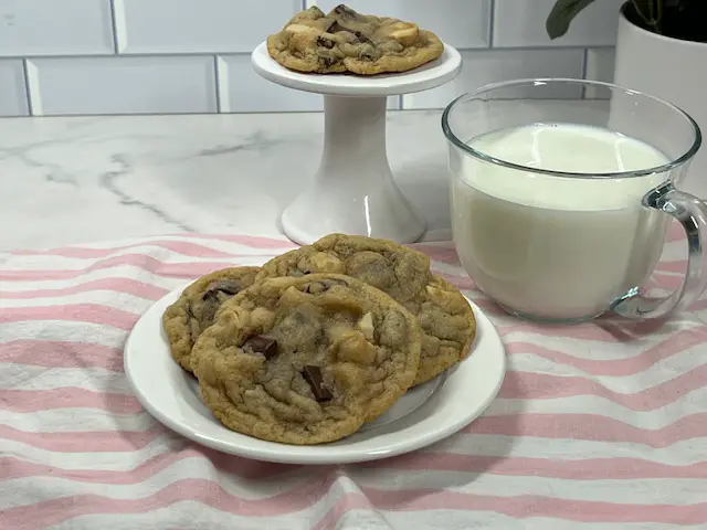 Chocolate Chunk Macadamia Nut Cookies